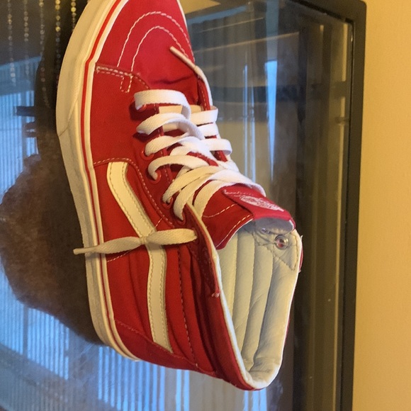 Red vans - Picture 3 of 3